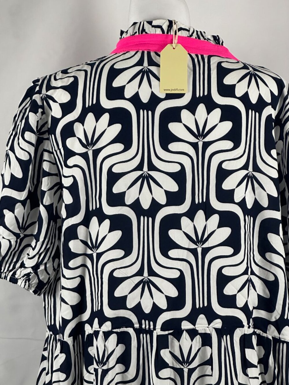 NWT Geometric Floral Dress – Navy/White & Pink Trim – Size 2X Plus Resort Wear - Picture 9 of 12